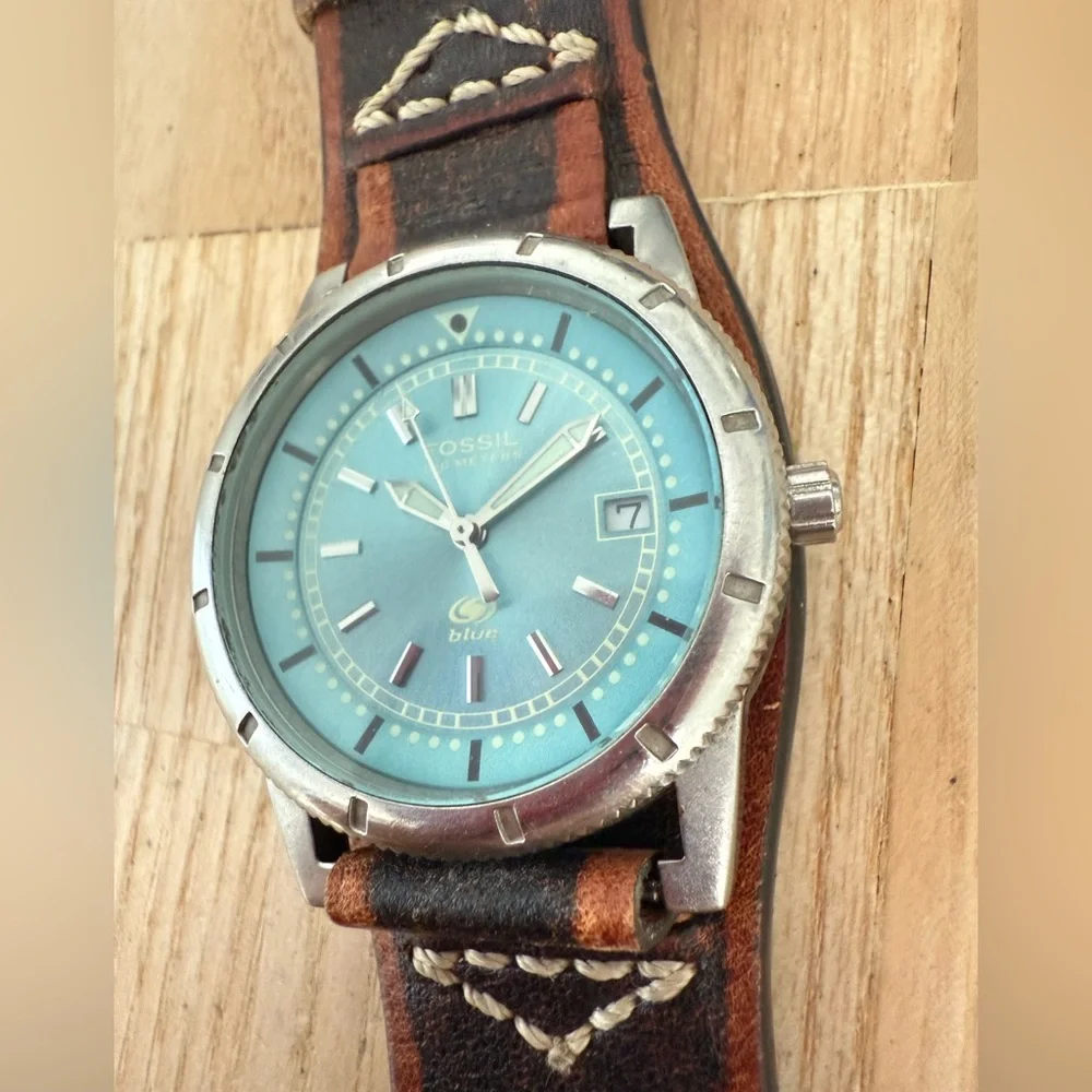 Vintage Fossil blue mens blue dial brown leather watch NEW BATTERY